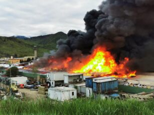 7 ore au luptat pompierii cu focul din piața Bartolomeu