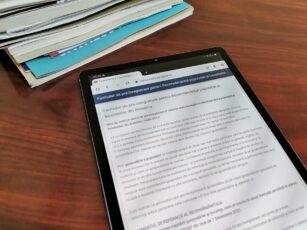 Autorecenzarea, prelungită încă aproape 2 săptămâni. Primăria schimbă programul unui centru de recenzare asistată