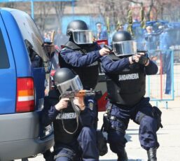 Se fac angajări din sursă externă la Gruparea de Jandarmi Mobilă Brașov