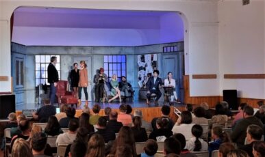 Spectacol de teatru la Jibert