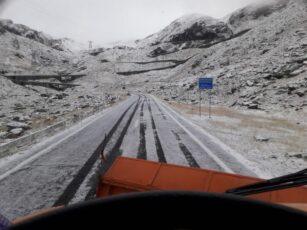 Cod galben de precipitații și ninsori în zonele montane din județ