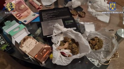 Poliția a intrat peste traficanți de droguri din Brașov