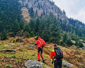 Poteca turistică spre Valea Sâmbetei este afectată de alunecări de teren