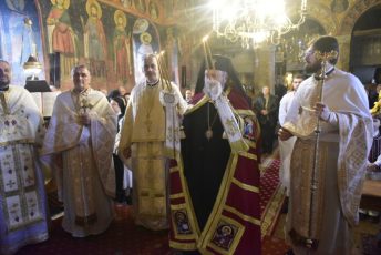 Mitropolitul Ardealului a slujit în biserica brâncovenească „Sfântul Nicolae” din Făgăraş (FOTO)