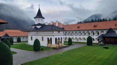 Primăria Sâmbăta de Sus preia drumul dintre Mănăstirea Brâncoveanu şi Valea Sâmbetei