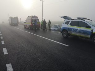 Doi jandarmi din Sâmbăta au sărit în ajutorul victimelor unui accident rutier