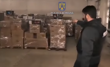 Polițiștii au confiscat 5.000 de kg de artificii și petarde (VIDEO)