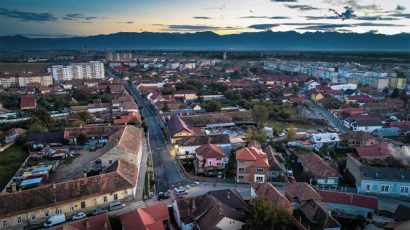 Bărbați reținuți după ce au sustras mai multe bunuri din beciul unui bloc din Făgăraș