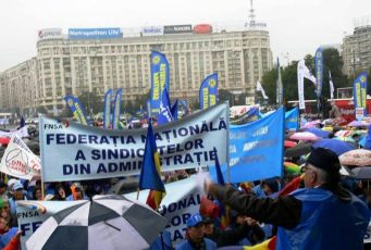 Sindicaliştii din administraţie se pregătesc de grevă. Ei cer interzicerea cumulului pensiei cu salariul, în orice domeniu