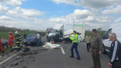 Accident grav între Olteț și Viștea de Jos. O persoană a rămas încarcerată