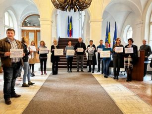 Grevă la Prefectura Brașov: funcționarii cer salarii mai mari