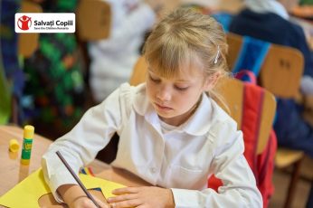 Aproape 74.000 de copii au unul sau ambii părinţi plecaţi în străinătate