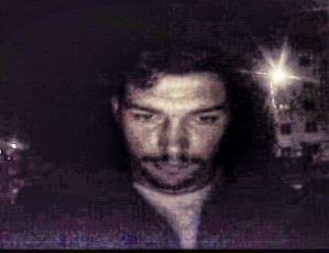 ATENȚIE! Bărbat căutat de Poliția Făgăraș, după ce a furat geanta unei femei și i-a golit cardul bancar