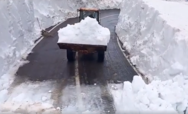 Peste 5 m de zăpadă pe Transfăgărășan