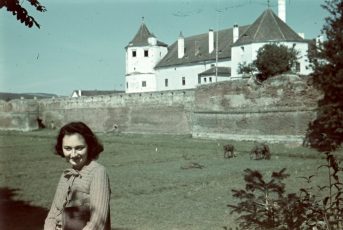 UNICAT: Fotografie color de acum 80 de ani cu Cetatea Făgăraș, descoperită într-un târg de vechituri
