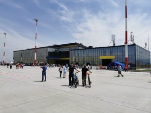 Strategie de PR? Dan Air anunță, din nou, că renunţă la zborurile de pe aeroportul din Braşov