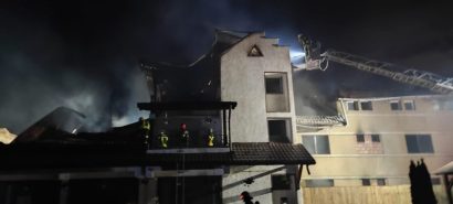 Incendiul de la „Fântânița Mândrei” s-a extins. Arde pe o suprafață de 500 mp