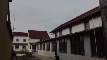 Azilul „Tabita” din Făgăraș, 7 amenzi de la 4 instituții într-o singură zi. Un etaj al clădirii a fost închis