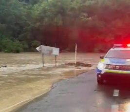 DN 73, blocat de ploile torențiale (VIDEO)