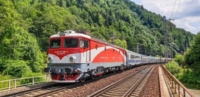 Patru trenuri modernizate cu fonduri europene vor circula permanent pe ruta Brașov–București–Constanța