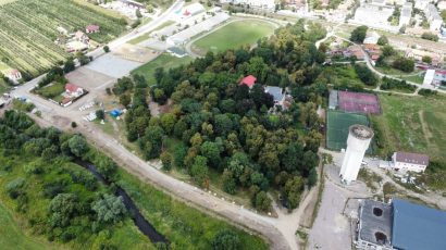 Parcul „Regina Maria” va avea scenă pentru spectacole și piste de biciclete. Lucrările de reamenajare au început