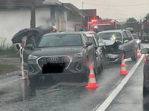 Patru mașini implicate într-un accident, la Beclean