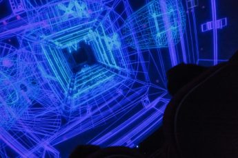 Spectacol dedicat Pink Floyd la Planetariul Brașov, pentru a celebra 50 de ani de la „The Dark Side of the Moon”