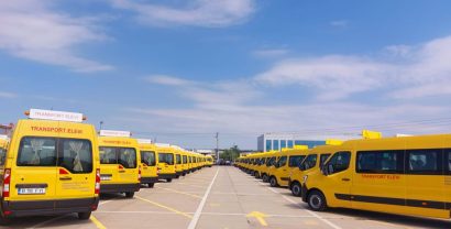 Microbuz școlar nou pentru elevii care fac naveta de la Hârseni