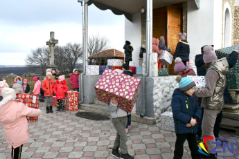 Uniți în fapte bune, făgărășenii au bucurat copiii din Basarabia cu cadouri de Crăciun