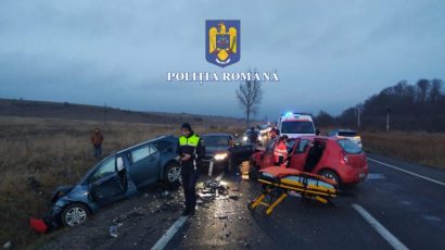 6 mașini implicate într-un accident, la Perșani