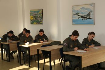 Aproape 2.000 de locuri în școlile militare care pregătesc ofițeri, maiștri militari și subofițeri. Cine se poate înscrie
