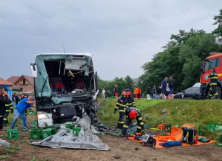 Trafic blocat la ieșirea din Porumbacu de Jos din cauza unui accident. A fost activat Planul roșu de intervenție