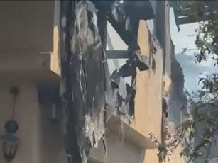 O casă din Codlea a luat foc. Pompierii au cerut sprijin suplimentar pentru a stinge incendiul