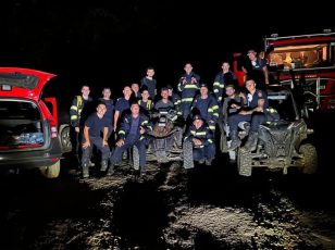 Ei sunt eroii care au stins focul din Viștea Mare