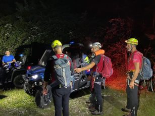 19 persoane au intervenit pentru salvarea unui turist rănit în Munții Făgăraș