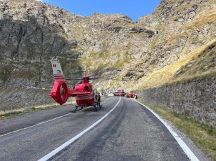 Transportat cu elicopterul la spital, după ce i s-a făcut rău la volan pe Transfăgărășan