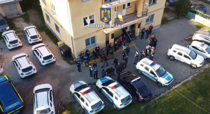 O fată a pus pe jar 100 de polițiști cu un apel fals la 112, după o provocare pe TikTok