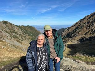 Un cuplu din Londra a sărbătorit nunta de aur pe Transfăgărășan