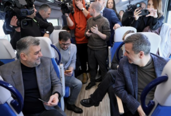 Noul tren electric, cu care au venit Ciolacu și Grindeanu la Brașov, s-a defectat după numai o zi