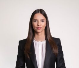 (P) Cine este Mara Mareș, făgărășanca de pe listele PNL Brașov. Detalii surprinzătoare