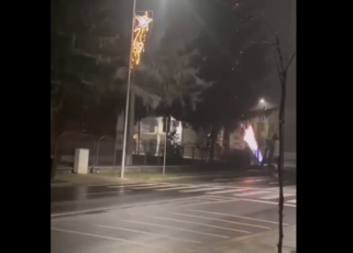 O țeavă de gaz a luat foc după un accident rutier, în apropierea Spitalului Municipal Făgăraș