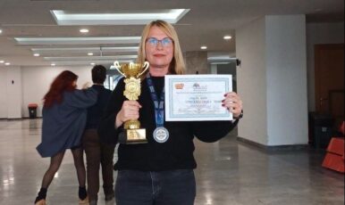 O profesoară din Brașov a fost desemnată cea mai rapidă cititoare din lume