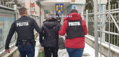 Contabila acuzată de delapidare, la o școală și o grădiniță din Sibiu, contestă suspendarea contractului de muncă