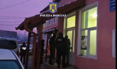 70 de percheziții la instituții publice, funcționari și firme private din județ, suspectate de delapidare, fals în înscrisuri și abuz în serviciu
