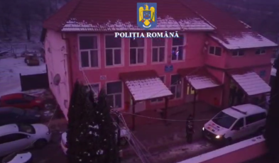 Voturi cumpărate: Primarul din Augustin, fostul primar și funcționari sunt urmăriţi penal