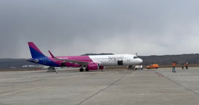 Avionul Brașov-Londra, cu 221 de pasageri la bord, a aterizat de urgență la Cluj