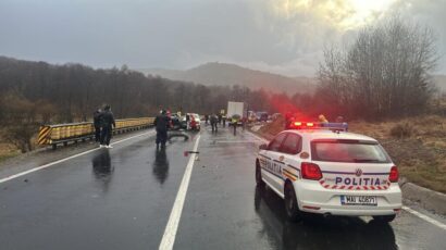 Două femei decedate și trei răniți, într-un accident grav între Vlădeni și Perșani