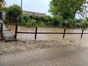Pompierii intervin în mai multe localități afectate de inundații