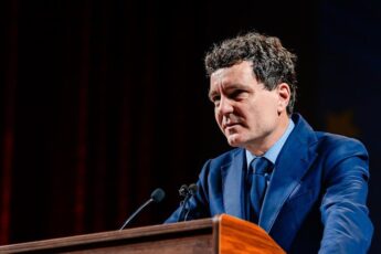 Nicușor Dan, nemulțumit de corupție: „Este nevoie de un director civil la SRI, foarte probabil și de un nou director la SIE”
