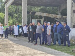 Protest la Fabrica de Pulberi Făgăraș. Ce reclamă angajații